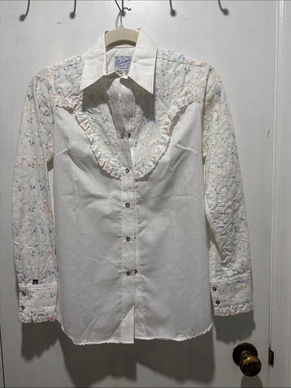 ROCKMOUNT RANCH WEAR snap button down embrodiered ruffle top